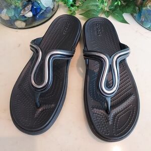 CROCS Women's Black Sanrah Colorblock Thong Metallic Silver Accent Sz.8